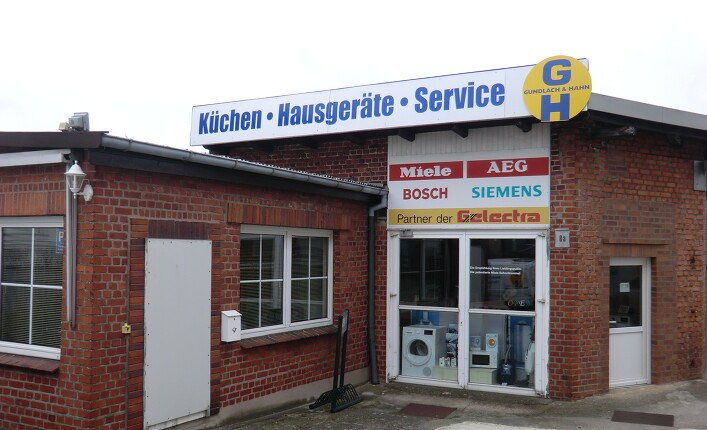 Das Geschäftsgebäude mit Werkstatt in Bützow Das Geschäftsgebäude mit Werkstatt in Bützow